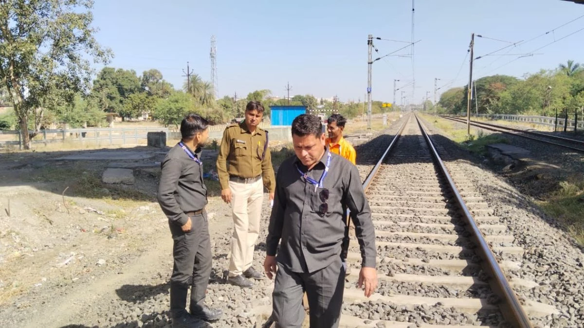 युवक ने ब्रिज से लगाई छलांग युवक ने ब्रिज से लगाई छलांग