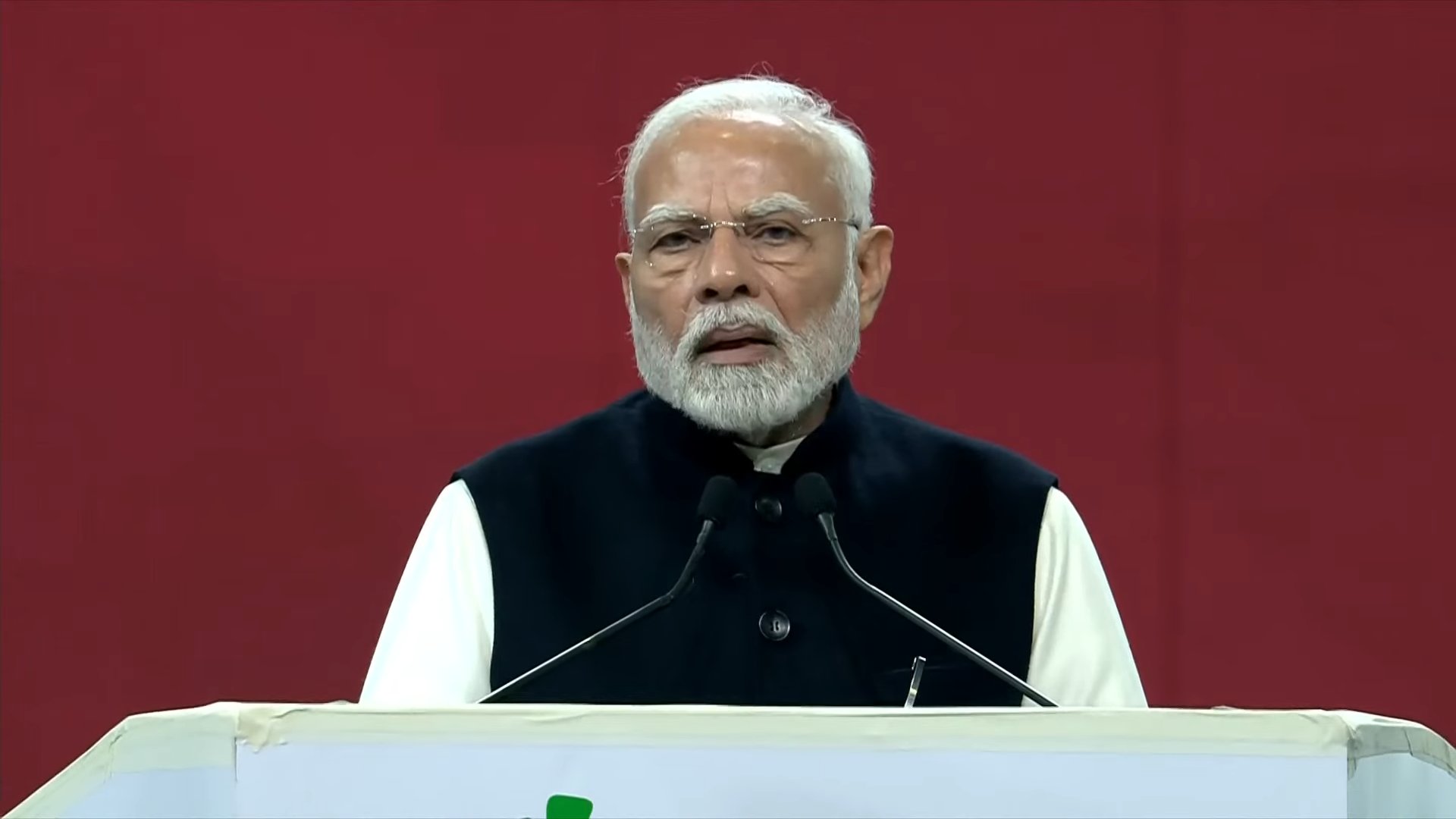 प्रधानमंत्री नरेन्द्र मोदी सोमवार को जयपुर में राइजिंग राजस्थान ग्लोबल इन्वेस्टमेंट समिट को संबोधित करते हुए प्रधानमंत्री नरेन्द्र मोदी सोमवार को जयपुर में राइजिंग राजस्थान ग्लोबल इन्वेस्टमेंट समिट को संबोधित करते हुए