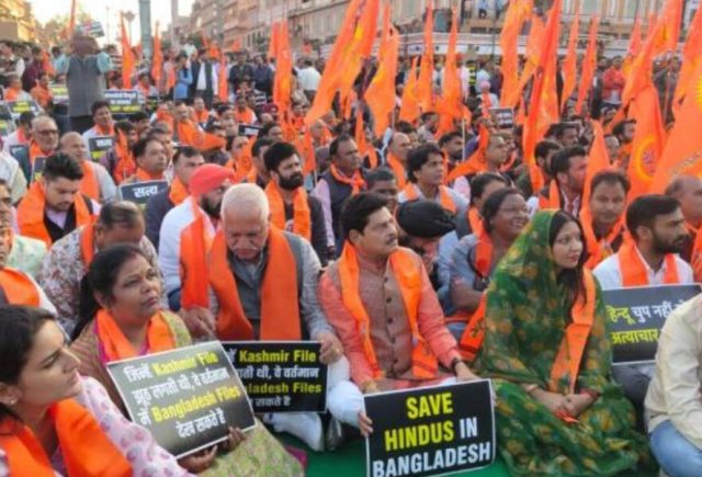 बांग्लादेश में हिन्दुओं पर हिंसा के बाद उत्तर प्रदेश में प्रदर्शन (फोटो)