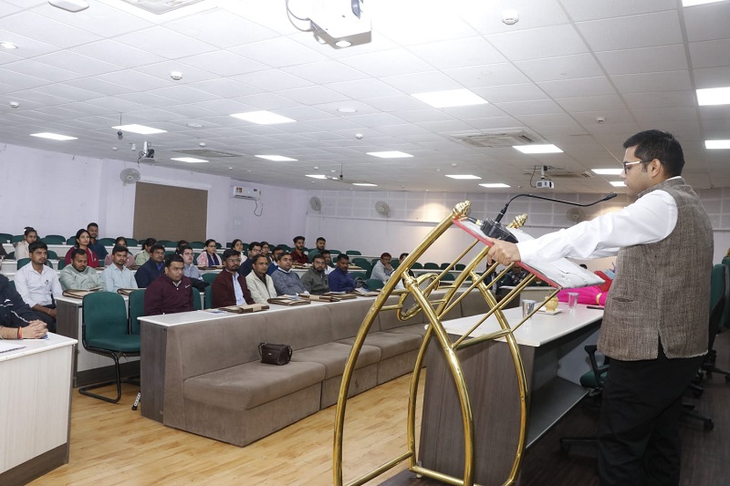 नव नियुक्त कर्मचारियों का प्रशिक्षण नव नियुक्त कर्मचारियों का प्रशिक्षण