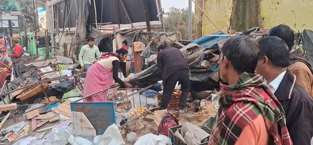 समान समेटते लोग समान समेटते लोग