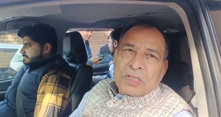 भाजपा प्रदेश अध्यक्ष माेहन लाल बड़ाैली पत्रकाराें से बातचीत करते हुए भाजपा प्रदेश अध्यक्ष माेहन लाल बड़ाैली पत्रकाराें से बातचीत करते हुए