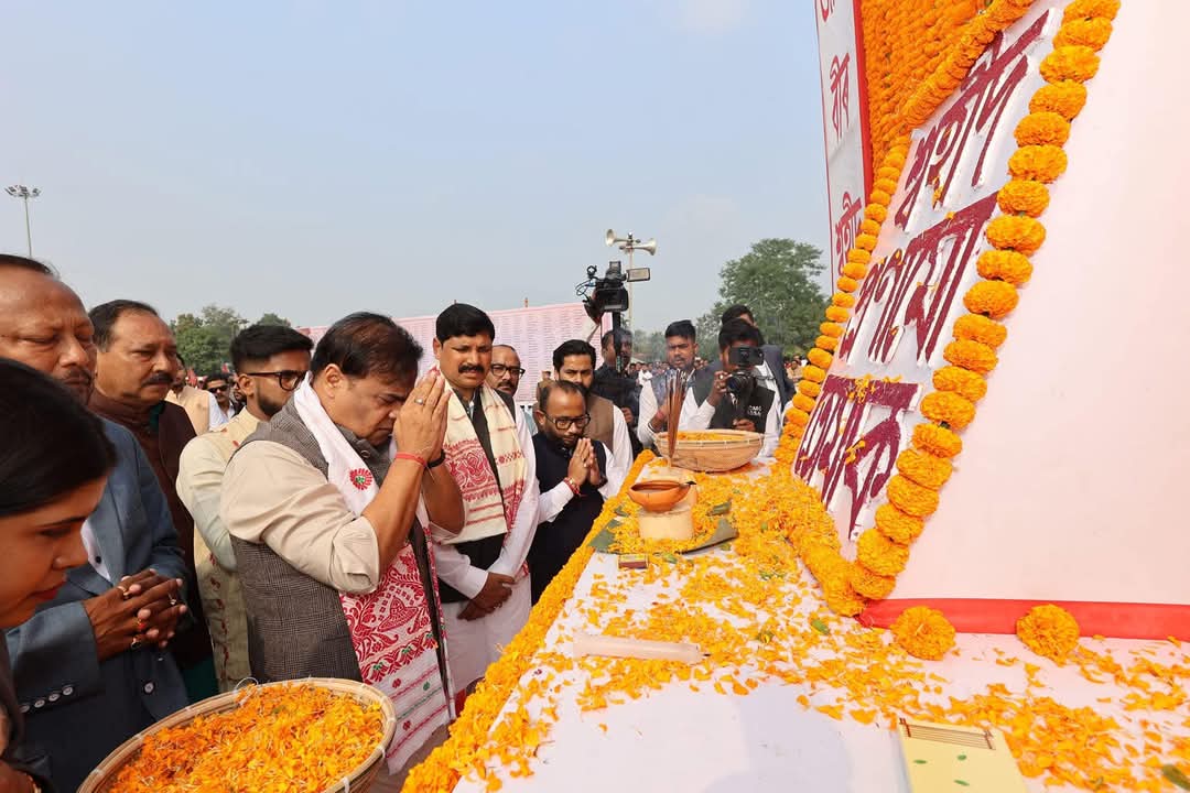शोणितपुर जिले के जामुगुरीहाट में मंगलवार को भाजयुमो द्वारा आयोजित शहीद दिवस पर मुख्यमंत्री डॉ हिमंत बिस्व सरमा तथा अन्य नेताओं की तस्वीर।
