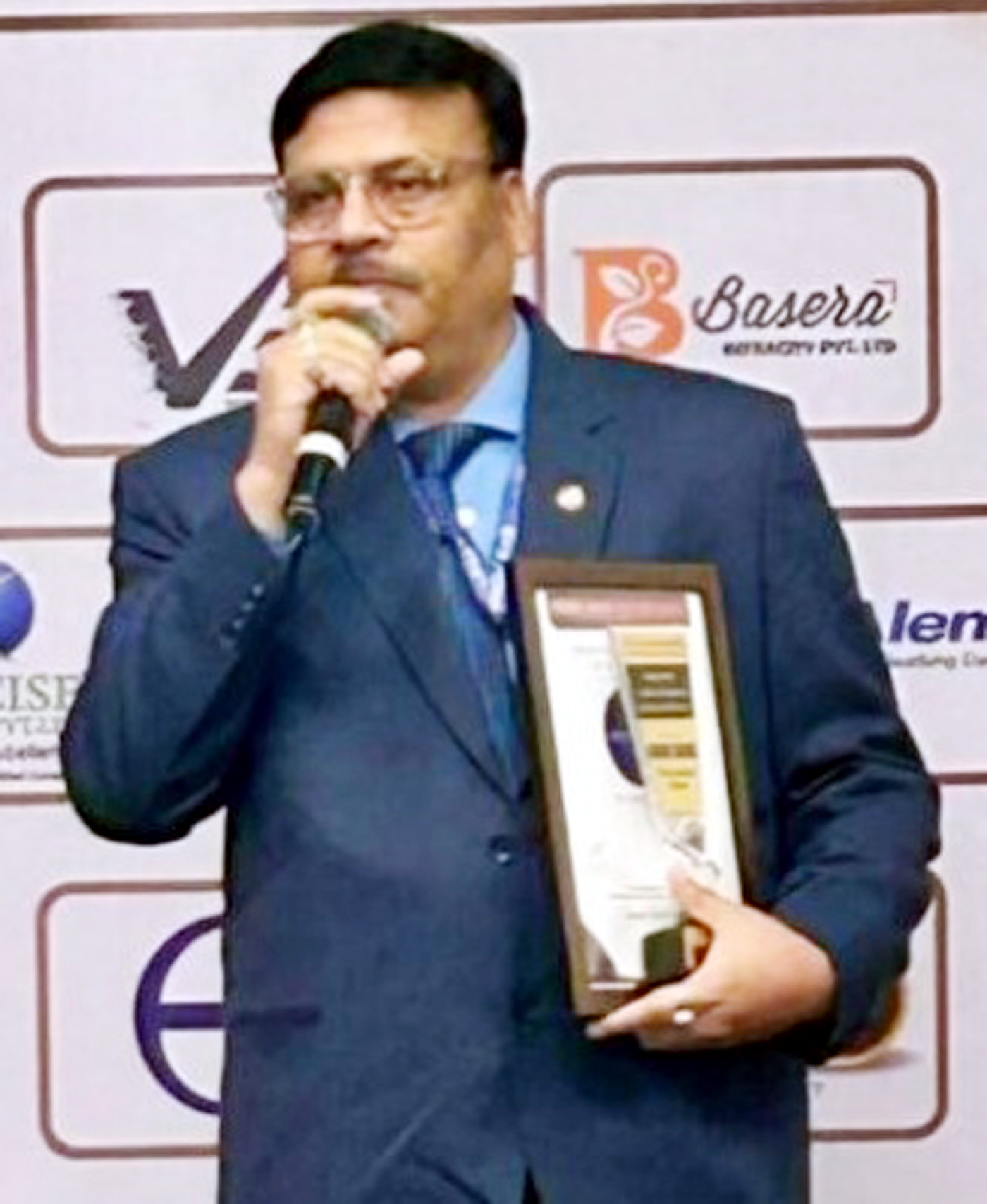 राष्ट्रीय बैंकिंग उत्कृष्टता पुरस्कार-2024 ़प्राप्त करने के बाद बोलते नैनीताल बैंक के प्रबंध निदेशक और सीईओ निखिल मोहन। राष्ट्रीय बैंकिंग उत्कृष्टता पुरस्कार-2024 ़प्राप्त करने के बाद बोलते नैनीताल बैंक के प्रबंध निदेशक और सीईओ निखिल मोहन।