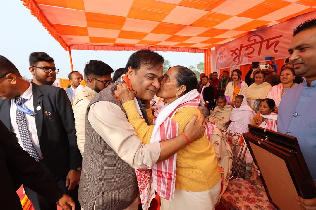 शोणितपुर जिले के जामुगुरीहाट में मंगलवार को भाजयुमो द्वारा आयोजित शहीद दिवस पर मुख्यमंत्री डॉ हिमंत बिस्व सरमा तथा अन्य नेताओं की तस्वीर। शोणितपुर जिले के जामुगुरीहाट में मंगलवार को भाजयुमो द्वारा आयोजित शहीद दिवस पर मुख्यमंत्री डॉ हिमंत बिस्व सरमा तथा अन्य नेताओं की तस्वीर।