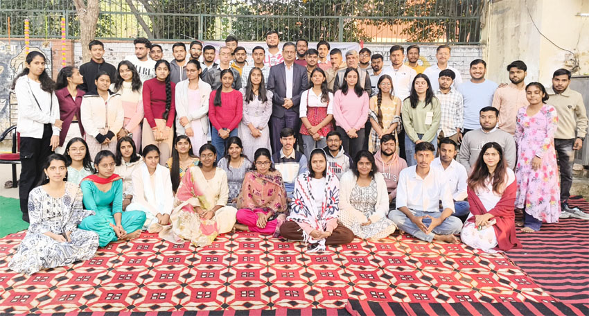10 Snp-4 सोनीपत: डीसीआरयूएसटी,मुरथल के मेधावी विद्यार्थियों द्वारा आर्थिक रुप से कमजोरबच्चों को पढाने वाली टीम के साथ कुलपति प्रो.श्री प्रकाश सिंह। 10 Snp-4 सोनीपत: डीसीआरयूएसटी,मुरथल के मेधावी विद्यार्थियों द्वारा आर्थिक रुप से कमजोरबच्चों को पढाने वाली टीम के साथ कुलपति प्रो.श्री प्रकाश सिंह।