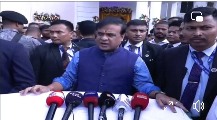 भाजपा के सुवालकुची मंडल कार्यालय भवन का उद्घाटन करने के बाद पत्रकारों से बातचीत करते हुए मुख्यमंत्री डॉ हिमंत बिस्व सरमा। भाजपा के सुवालकुची मंडल कार्यालय भवन का उद्घाटन करने के बाद पत्रकारों से बातचीत करते हुए मुख्यमंत्री डॉ हिमंत बिस्व सरमा।