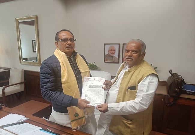 राजयमंती श वण कुमार दिलली में केनद्ीय ग्ामीणा विकास मंती शिवराज से मुलाकत करते राजयमंती श वण कुमार दिलली में केनद्ीय ग्ामीणा विकास मंती शिवराज से मुलाकत करते