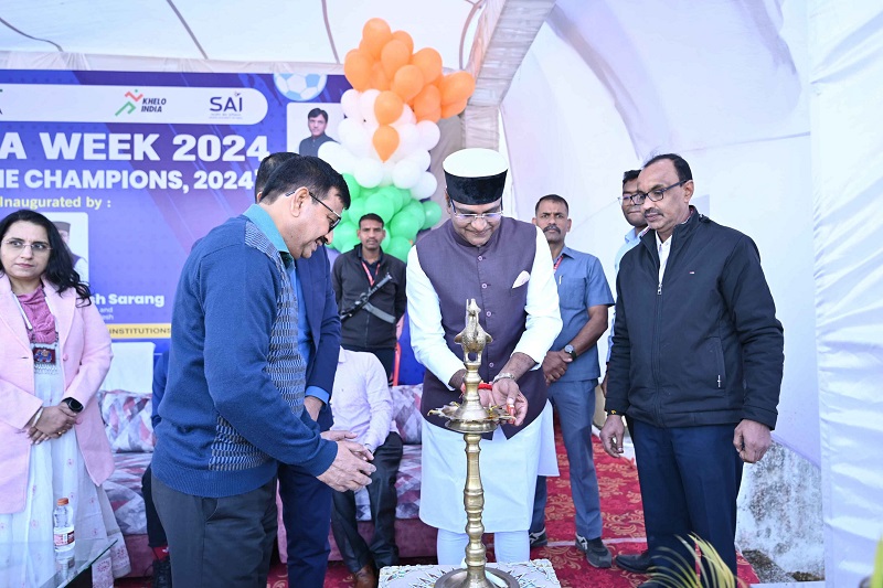 फिट इंडिया वीक 2024 का शुभारंभ करते हुए मंत्री विश्वास कैलाश सारंग फिट इंडिया वीक 2024 का शुभारंभ करते हुए मंत्री विश्वास कैलाश सारंग