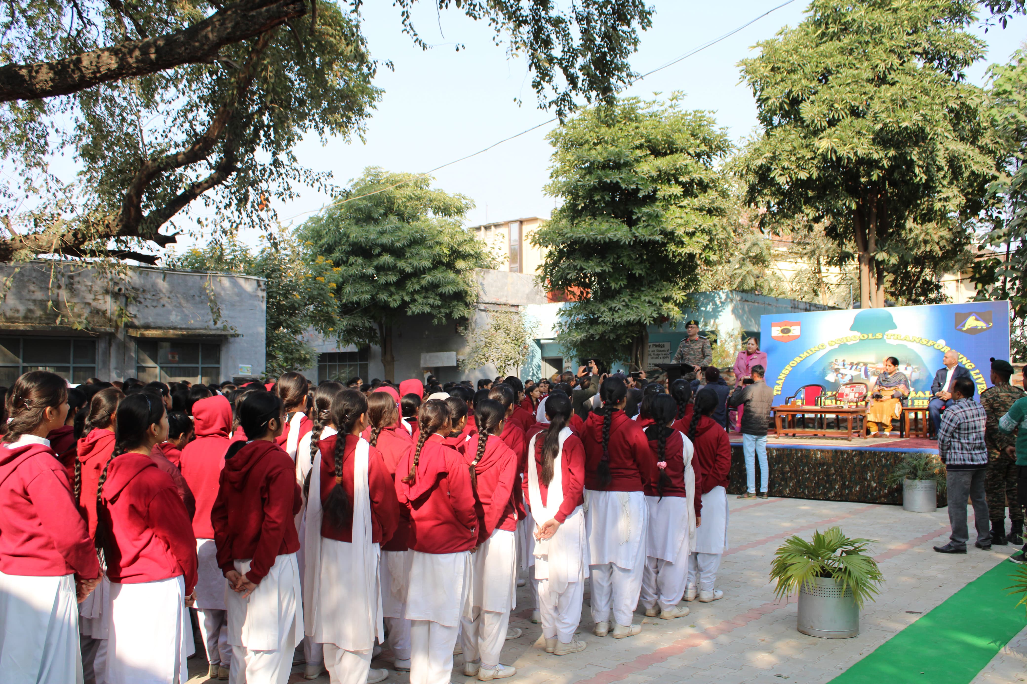 आरएस पुरा में सरकारी गर्ल्स स्कूल को बहुउद्देशीय मैदान समर्पित किया आरएस पुरा में सरकारी गर्ल्स स्कूल को बहुउद्देशीय मैदान समर्पित किया