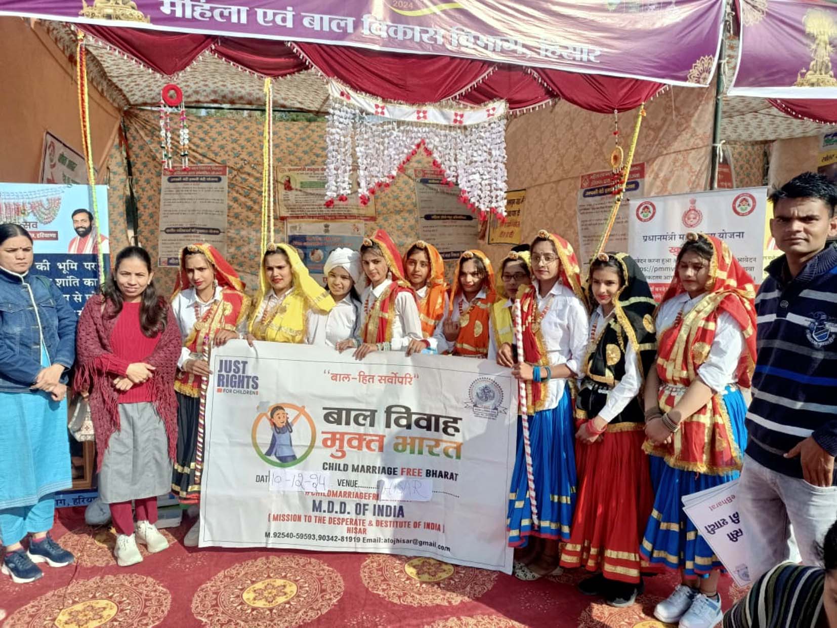 अभियान चलाते विद्यार्थी। अभियान चलाते विद्यार्थी।