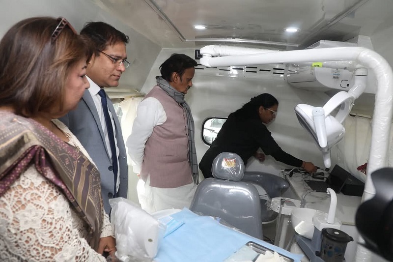 ओरल कैंसर डिटेक्शन और डेंटल ट्रीटमेंट वैन का उप मुख्यमंत्री राजेन्द्र शुक्ल ने किया शुभारंभ ओरल कैंसर डिटेक्शन और डेंटल ट्रीटमेंट वैन का उप मुख्यमंत्री राजेन्द्र शुक्ल ने किया शुभारंभ