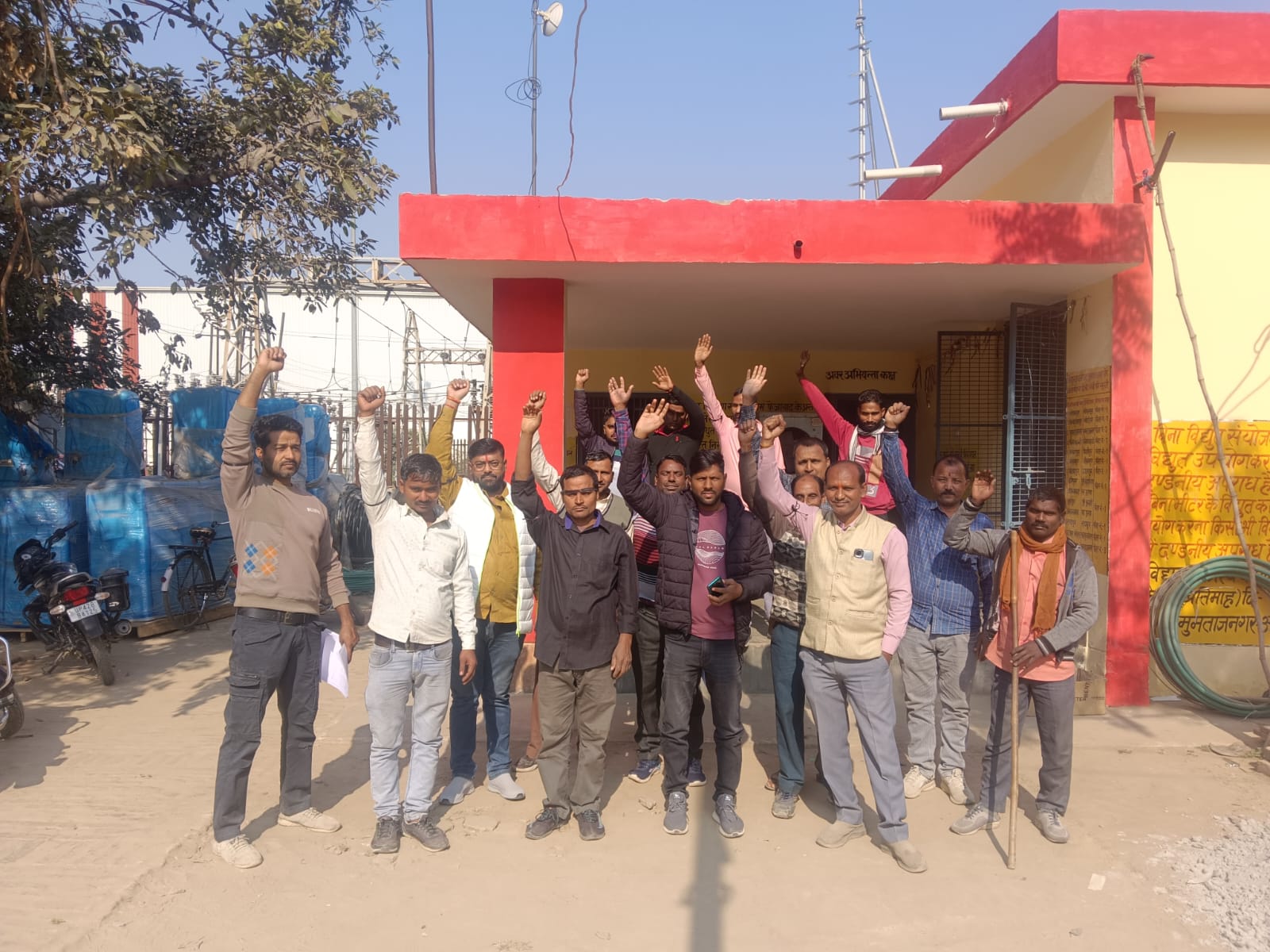बिजली के निजीकरण के विरोध में प्रोटेस्ट दर्ज कराते कर्मचारी: फोटो बच्चा गुप्ता बिजली के निजीकरण के विरोध में प्रोटेस्ट दर्ज कराते कर्मचारी: फोटो बच्चा गुप्ता