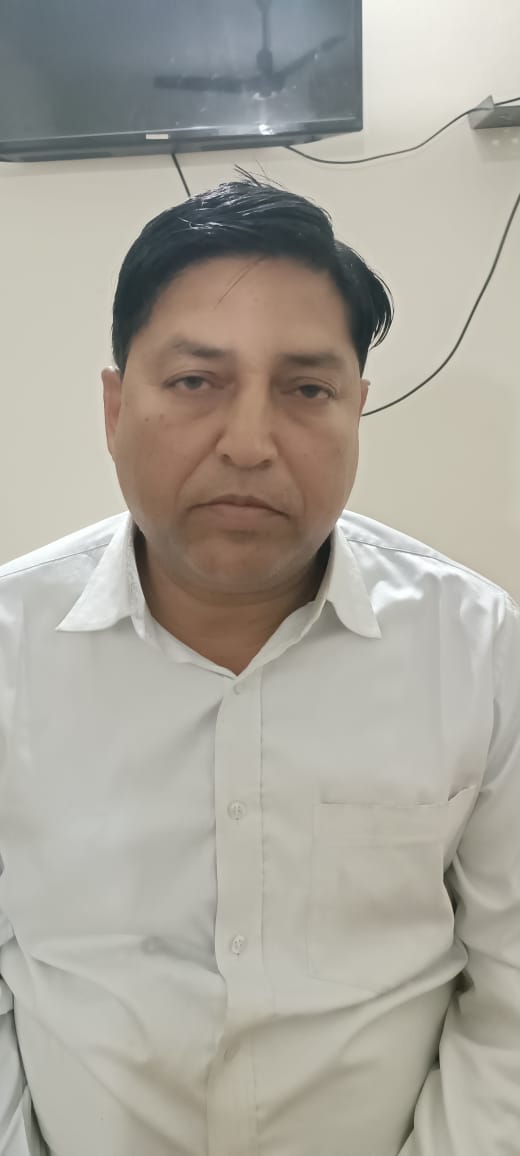 उपखण्ड अधिकारी (आरएएस) दो लाख रुपये एवं कीमती डिनर-सैट रिश्वत के रूप में लेते गिरफ्तार उपखण्ड अधिकारी (आरएएस) दो लाख रुपये एवं कीमती डिनर-सैट रिश्वत के रूप में लेते गिरफ्तार
