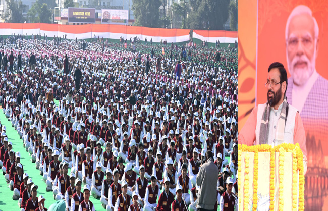 हरियाणा के मुख्यमंत्री नायब सैनी कुरुक्षेत्र में गीता पाठ करने वाले विद्यार्थियाें काे संबाेधित करते हुए हरियाणा के मुख्यमंत्री नायब सैनी कुरुक्षेत्र में गीता पाठ करने वाले विद्यार्थियाें काे संबाेधित करते हुए