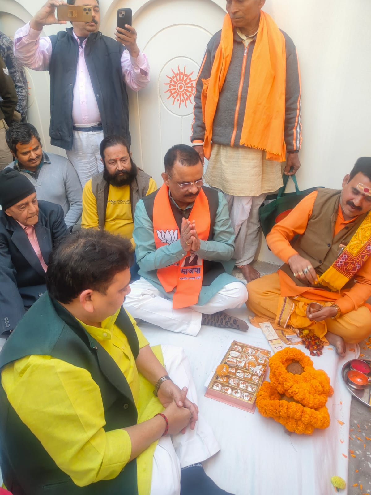 कॉरिडोर के निर्माण कार्य का शिलान्यास करते मंत्री रविन्द्र जायसवाल:फोटो बच्चा गुप्ता कॉरिडोर के निर्माण कार्य का शिलान्यास करते मंत्री रविन्द्र जायसवाल:फोटो बच्चा गुप्ता