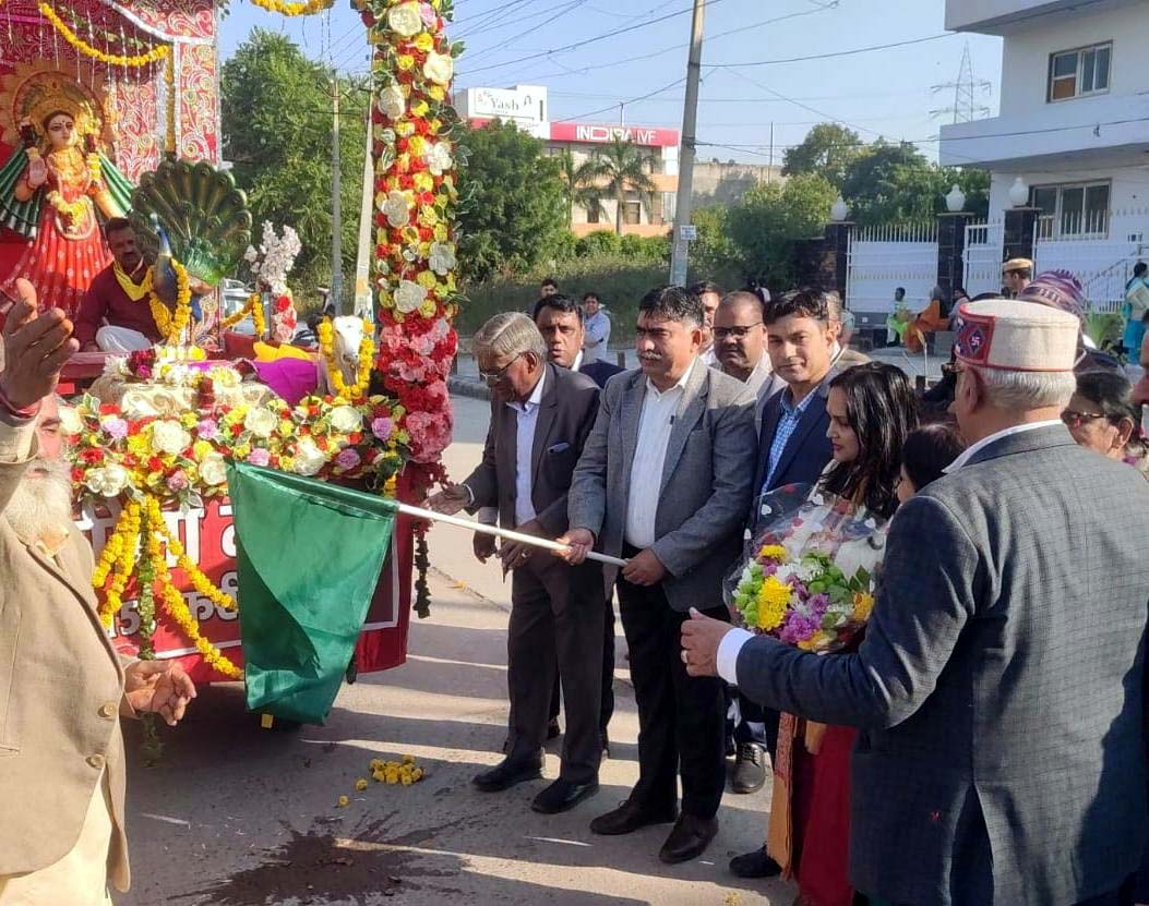 भाजपा जिलाध्यक्ष राजकुमार वोहरा गीता महोत्सव शोभा यात्रा को झंडी दिखाकर रवाना करते हुए भाजपा जिलाध्यक्ष राजकुमार वोहरा गीता महोत्सव शोभा यात्रा को झंडी दिखाकर रवाना करते हुए