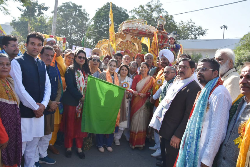 11 Snp-3 सोनीपत: जिला स्तरीय गीता जयंती महोत्सव-2024 के अंतिम दिन विधायक गहलावत ने सेक्टर-15 स्थित कम्युनिटी सेंटर से नगर शोभा यात्रा को झंडी दिखाकर रवानगी देते हुए। 11 Snp-3 सोनीपत: जिला स्तरीय गीता जयंती महोत्सव-2024 के अंतिम दिन विधायक गहलावत ने सेक्टर-15 स्थित कम्युनिटी सेंटर से नगर शोभा यात्रा को झंडी दिखाकर रवानगी देते हुए।