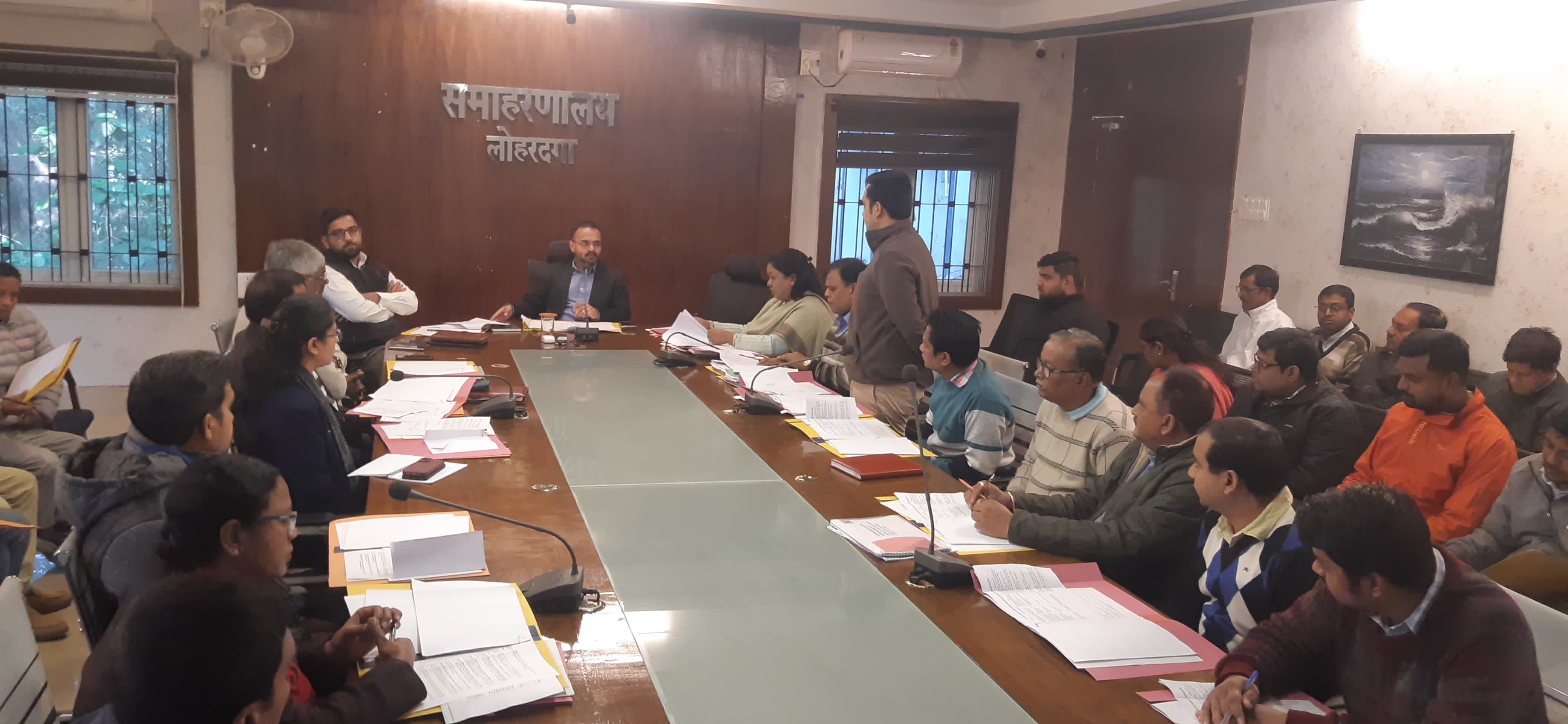 बैठक में मौजूद लोग बैठक में मौजूद लोग