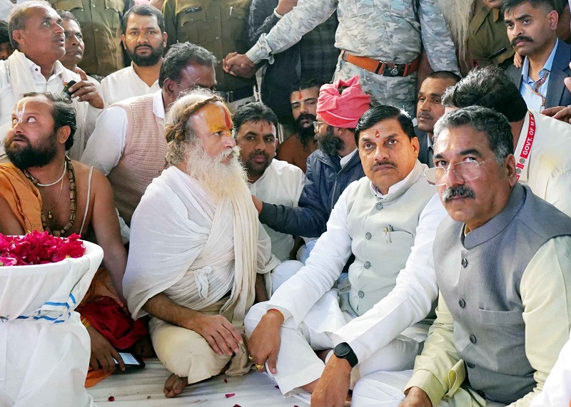 मप्रः मुख्यमंत्री डॉ. यादव ने संत सियाराम बाबा को दी श्रद्धांजलि मप्रः मुख्यमंत्री डॉ. यादव ने संत सियाराम बाबा को दी श्रद्धांजलि
