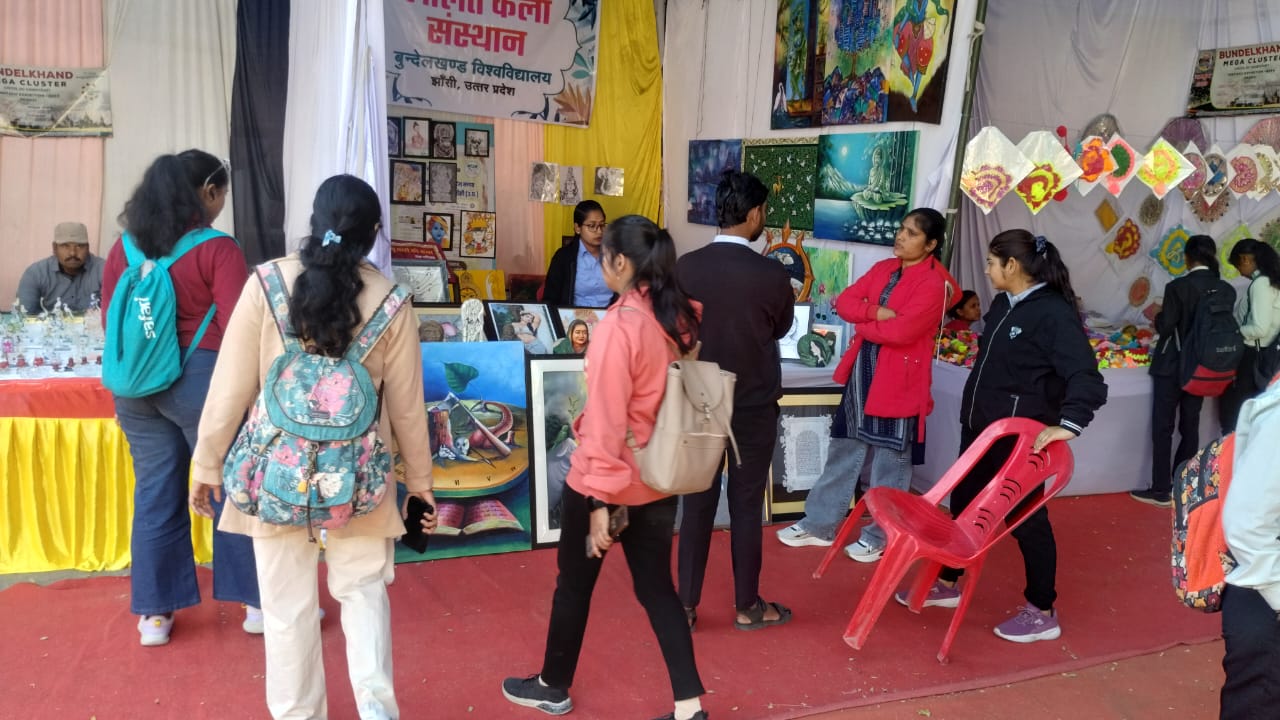 खरीदारी करते लोग खरीदारी करते लोग