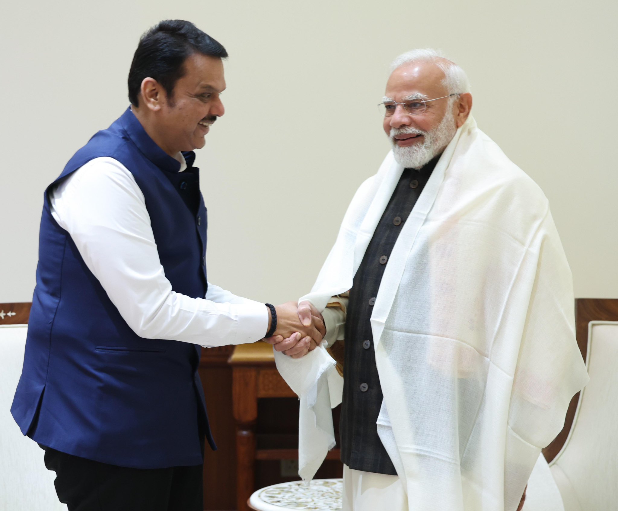 महाराष्ट्र के मुख्यमंत्री देवेंद्र फडणवीस गुरुवार को नई दिल्ली में प्रधानमंत्री नरेन्द्र मोदी से मुलाकात के दौरान महाराष्ट्र के मुख्यमंत्री देवेंद्र फडणवीस गुरुवार को नई दिल्ली में प्रधानमंत्री नरेन्द्र मोदी से मुलाकात के दौरान