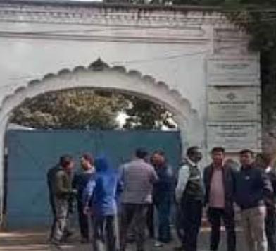 आयकर टीम एशबाग में छापेमारी आयकर टीम एशबाग में छापेमारी