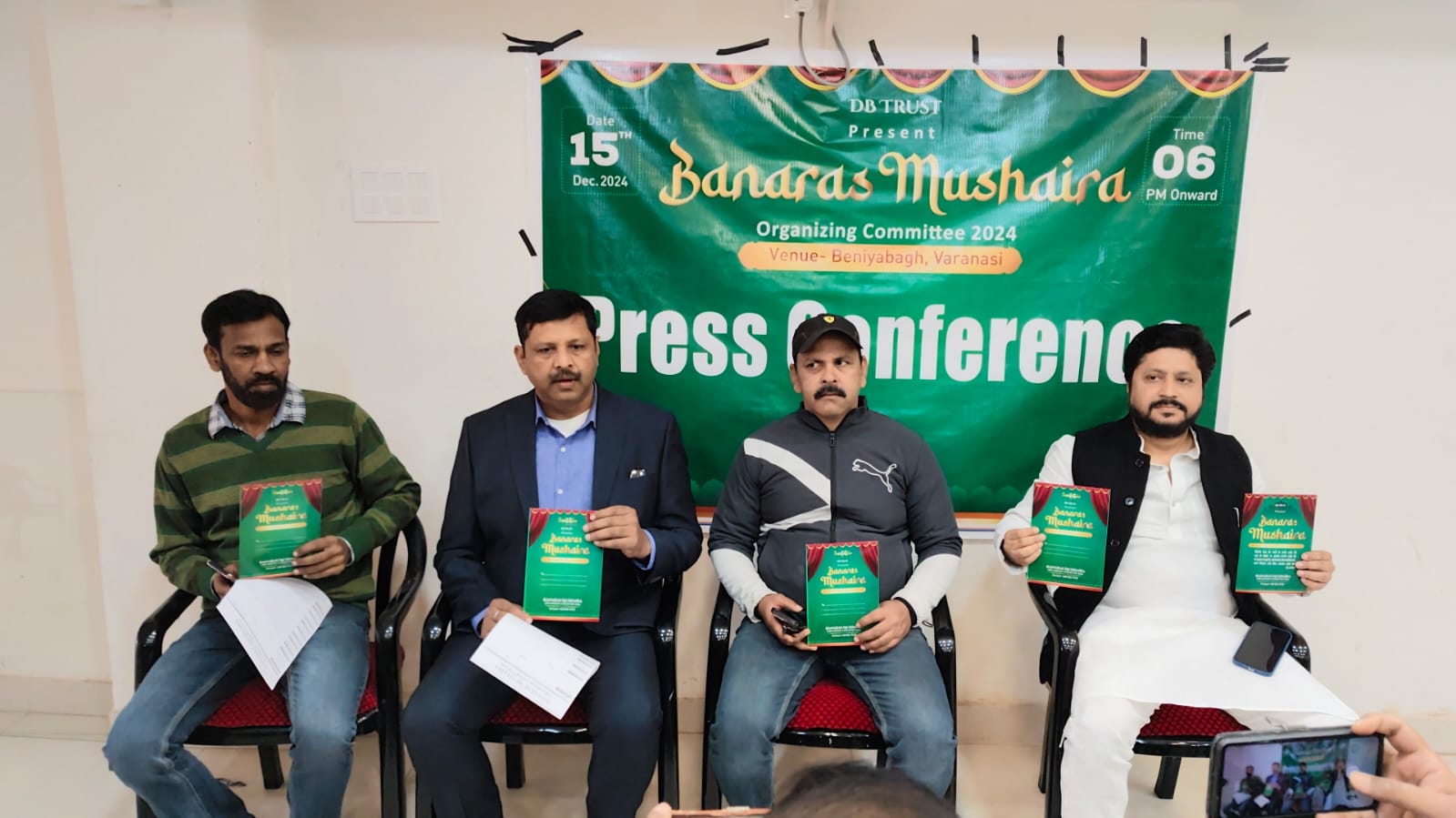 मुशायरा को लेकर आयोजित पत्रकार वार्ता में आयोजक: फोटो बच्चा गुप्ता मुशायरा को लेकर आयोजित पत्रकार वार्ता में आयोजक: फोटो बच्चा गुप्ता