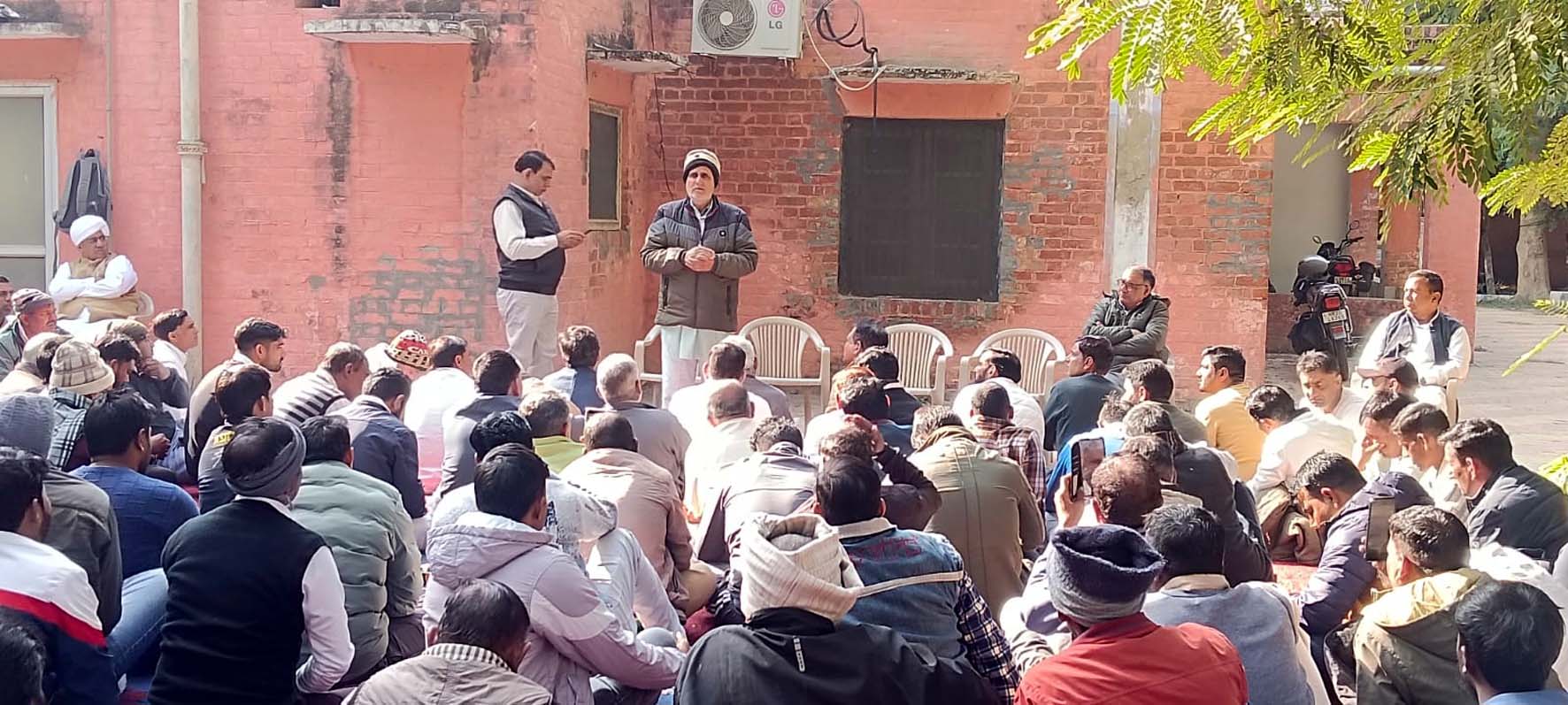 कन्वेशन को संबोधित करते सकसं नेता। कन्वेशन को संबोधित करते सकसं नेता।