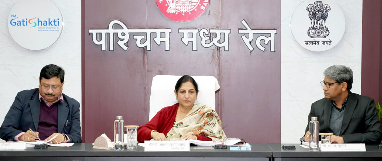 रेलवे महाप्रबंधक ने अनेक महत्वपूर्ण विषयों पर विचार-विमर्श किया, संरक्षा को लेकर समीक्षा रेलवे महाप्रबंधक ने अनेक महत्वपूर्ण विषयों पर विचार-विमर्श किया, संरक्षा को लेकर समीक्षा