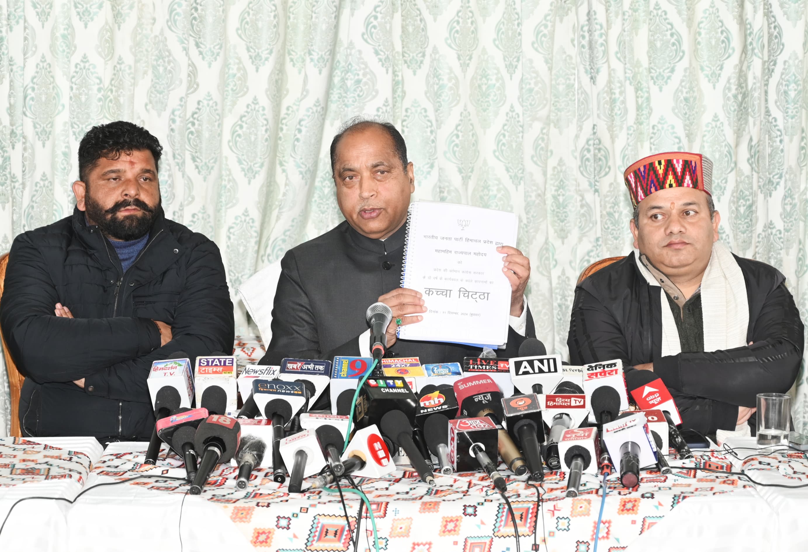 जयराम ठाकुर पत्रकार वार्ता को सम्बोधित करते हुए जयराम ठाकुर पत्रकार वार्ता को सम्बोधित करते हुए