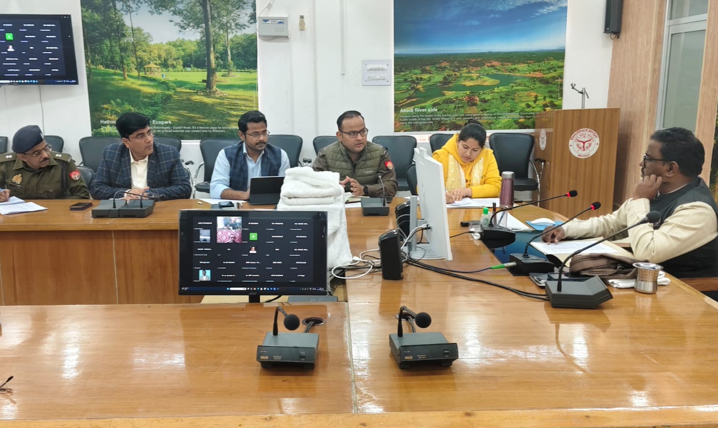 भीड़ प्रबंधन और सुरक्षा को लेकर व्यापक तैयारियों की समीक्षा करते मंडलायुक्त डॉ. मुथुकुमार स्वामी बी. भीड़ प्रबंधन और सुरक्षा को लेकर व्यापक तैयारियों की समीक्षा करते मंडलायुक्त डॉ. मुथुकुमार स्वामी बी.