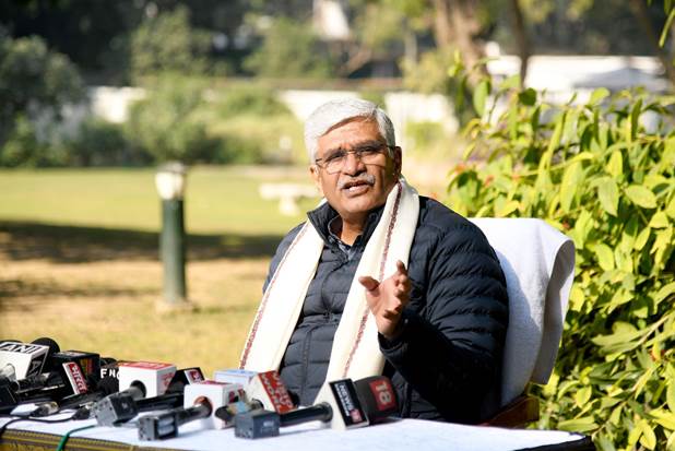 केन्द्रीय मंत्री गजेन्द्र सिंह शेखावत प्रेसवार्ता को संबोधित करते हुए केन्द्रीय मंत्री गजेन्द्र सिंह शेखावत प्रेसवार्ता को संबोधित करते हुए