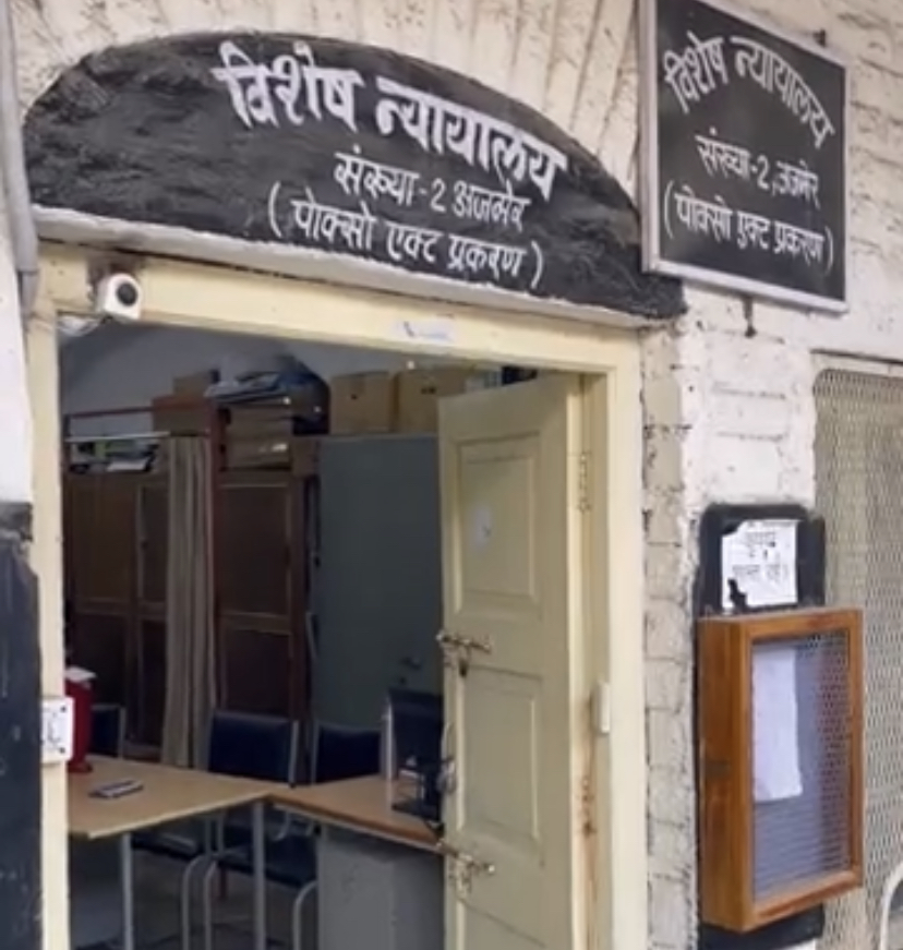 छात्रा से छेड़छाड़ के आरोपी अध्यापक को अदालत ने भेजा जेल, 7 साल की रहेगी सजा छात्रा से छेड़छाड़ के आरोपी अध्यापक को अदालत ने भेजा जेल, 7 साल की रहेगी सजा
