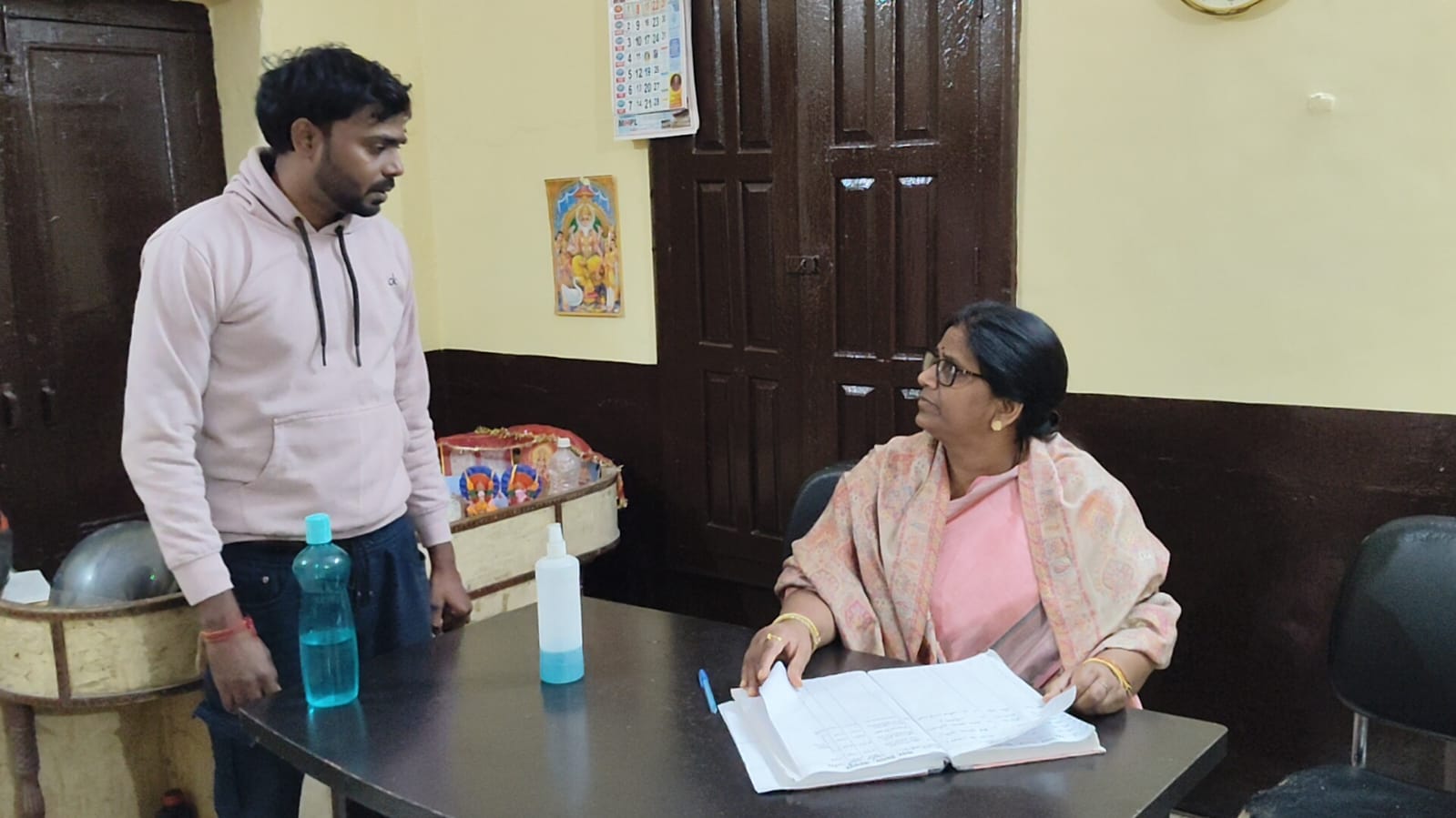 रैन बसेरा का जायजा लेती भाजपा विधायिका नीलिमा कटियार रैन बसेरा का जायजा लेती भाजपा विधायिका नीलिमा कटियार