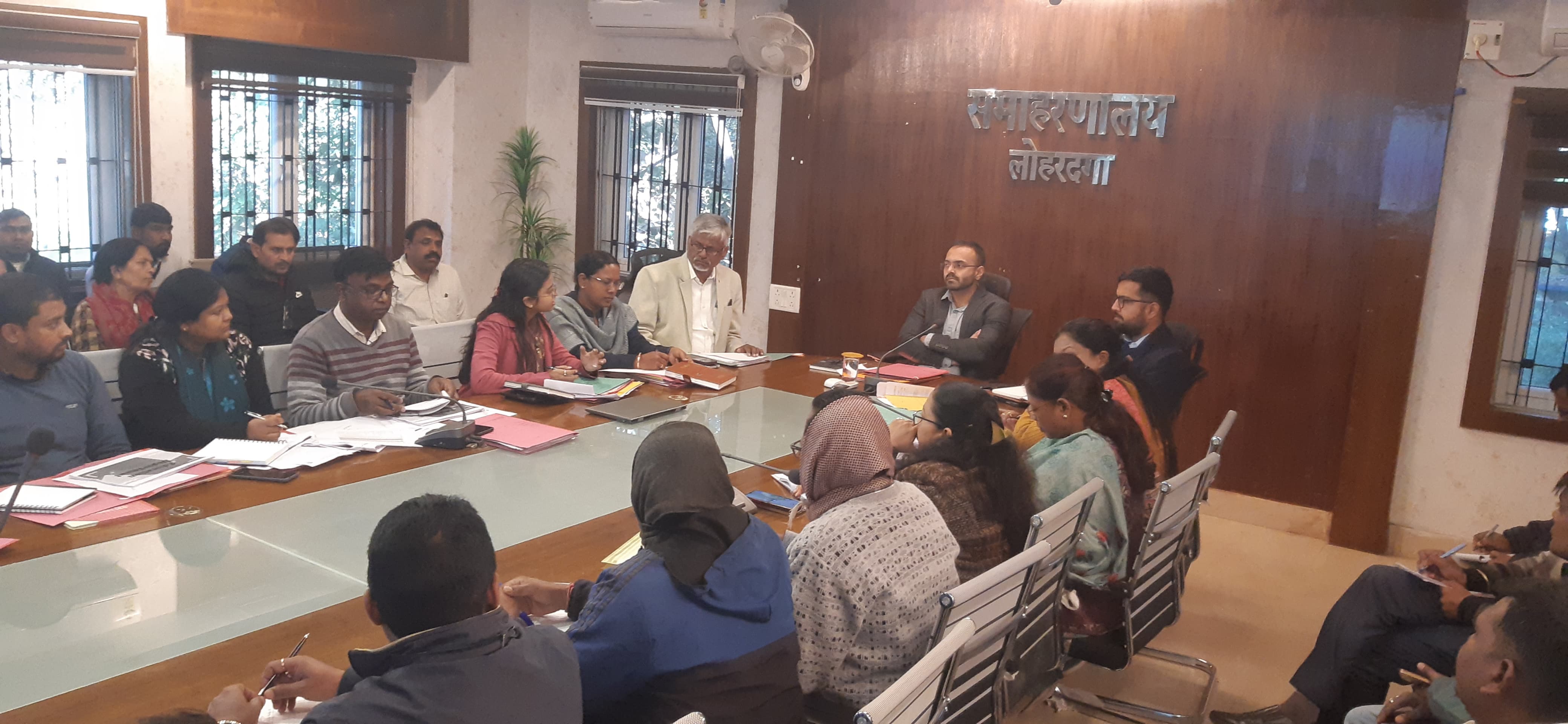 फोटो. बैठक में मौजूद लोग फोटो. बैठक में मौजूद लोग