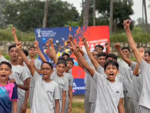 खो-खो के राष्ट्रव्यापी प्रोग्राम में स्कूली बच्चे खो-खो के राष्ट्रव्यापी प्रोग्राम में स्कूली बच्चे