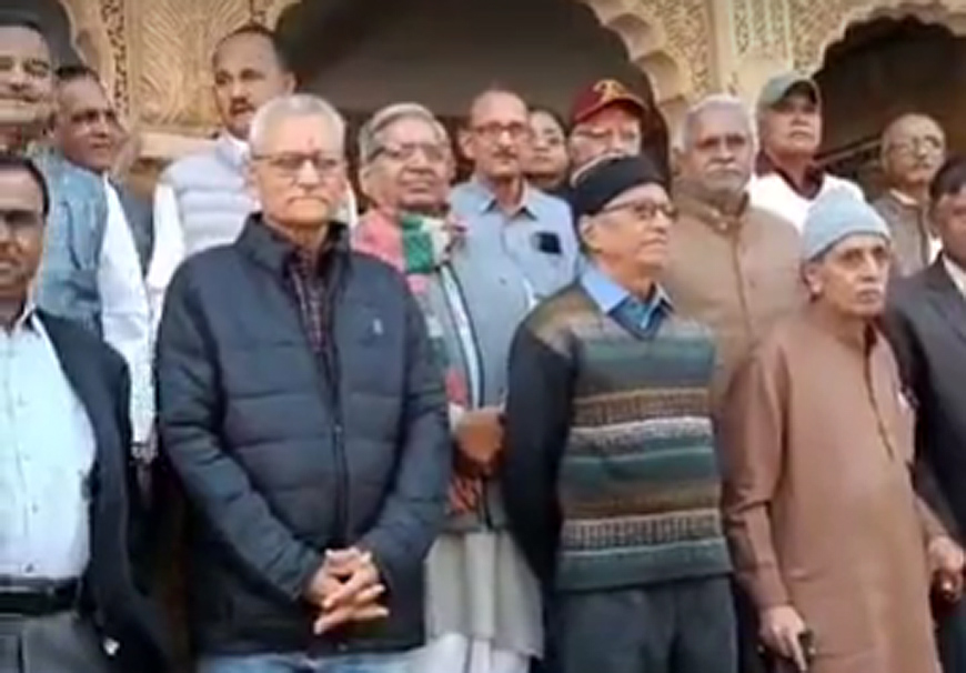 बांग्लादेश में हिंदू समुदाय के साथ हो रहे उत्पीड़न और अत्याचार के खिलाफ नारेबाजी की रिटायर्ड प्रशासनिक अधिकारियों ने बांग्लादेश में हिंदू समुदाय के साथ हो रहे उत्पीड़न और अत्याचार के खिलाफ नारेबाजी की रिटायर्ड प्रशासनिक अधिकारियों ने