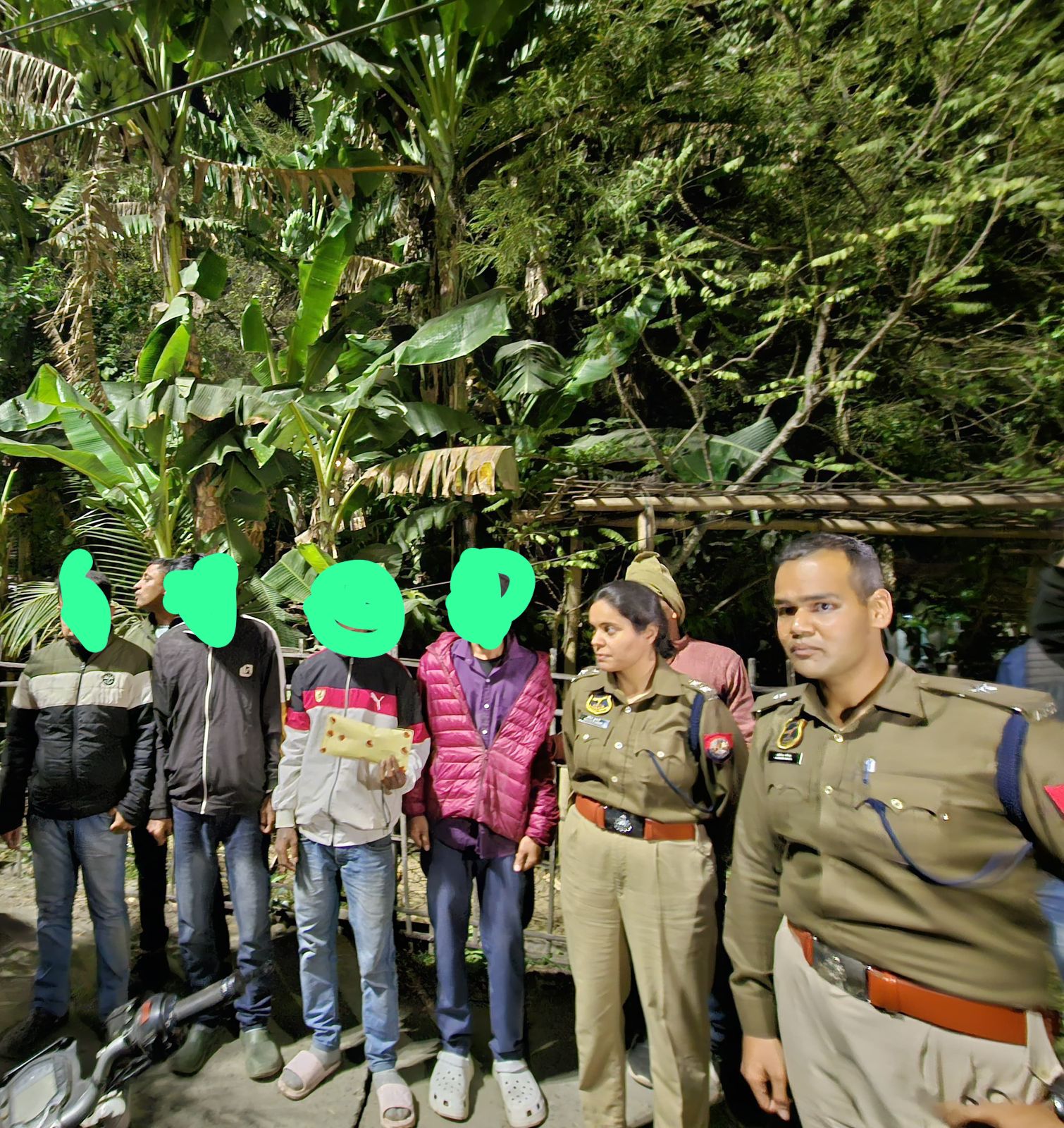 जोरहाट से गिरफ्तार किए गए चार तस्करों की तस्वीर। जोरहाट से गिरफ्तार किए गए चार तस्करों की तस्वीर।