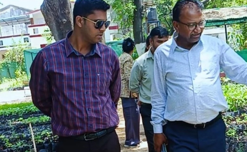 डीएफओ महेन्द्र सोलंकी (फाइल फोटो) डीएफओ महेन्द्र सोलंकी (फाइल फोटो)