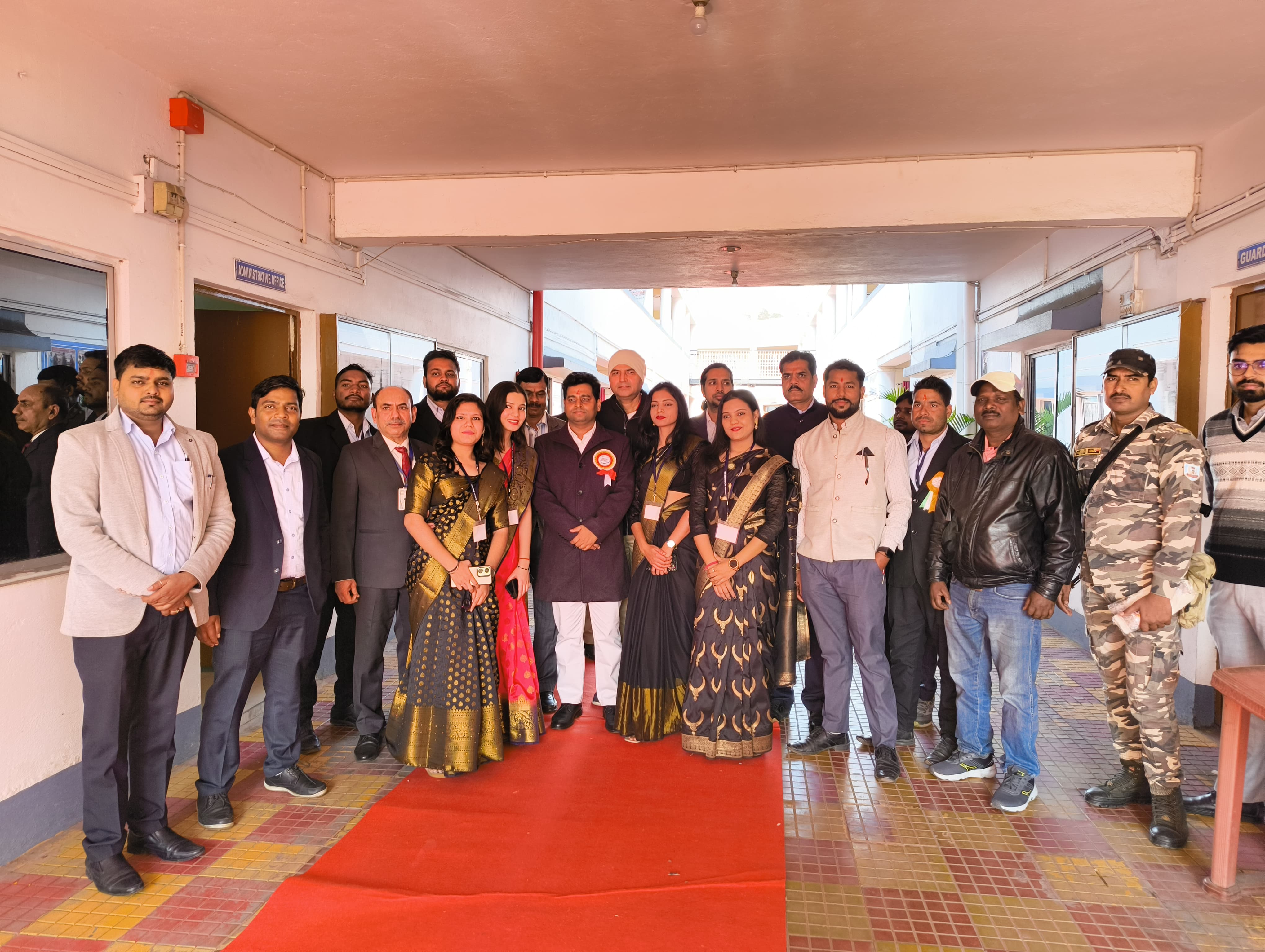 प्रतिभागियों के साथअधिकारी प्रतिभागियों के साथअधिकारी