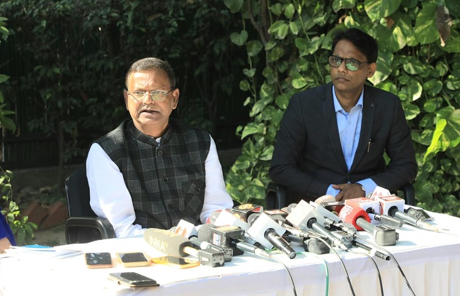 प्रेस को संबोधित करते हुए केंद्रीय वित्त राज्य मंत्री पंकज चौधरी प्रेस को संबोधित करते हुए केंद्रीय वित्त राज्य मंत्री पंकज चौधरी