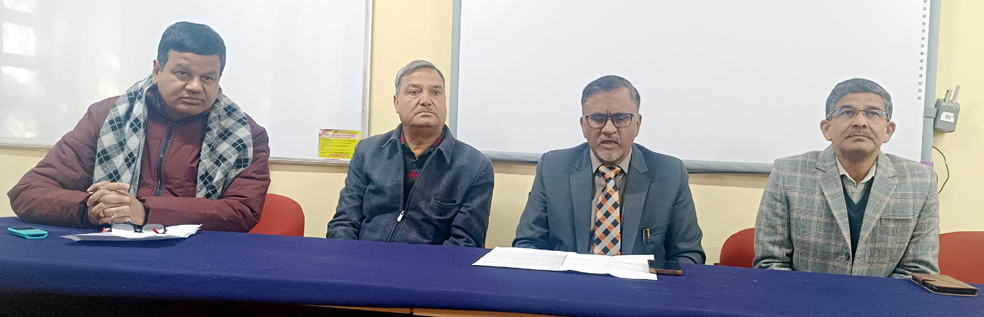 पत्रकार वार्ता में दीक्षांत समारोह की जानकारी देते कुलपति प्रो. दीवान सिंह रावत, कुलसचिव एवं अन्य। पत्रकार वार्ता में दीक्षांत समारोह की जानकारी देते कुलपति प्रो. दीवान सिंह रावत, कुलसचिव एवं अन्य।