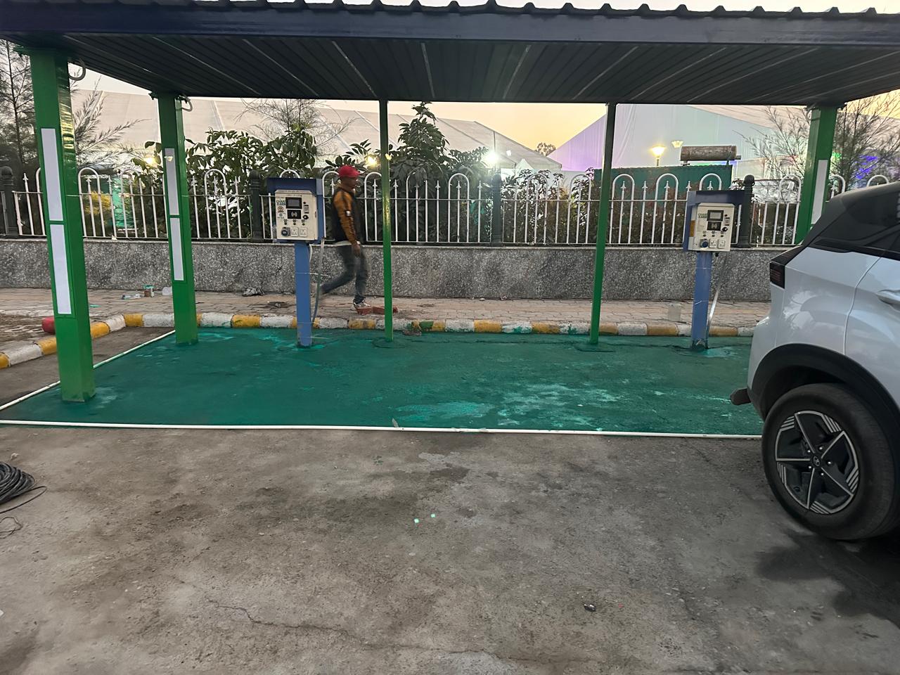 इलेक्ट्रिक व्हीकल (ईवी) चार्जिंग स्टेशन इलेक्ट्रिक व्हीकल (ईवी) चार्जिंग स्टेशन