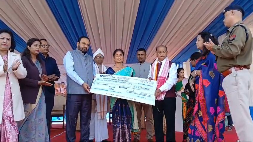 मोरीगांव में विकास के 12 दिन के उत्सव में पहुंचे मंत्री केशव महंत की तस्वीर। मोरीगांव में विकास के 12 दिन के उत्सव में पहुंचे मंत्री केशव महंत की तस्वीर।