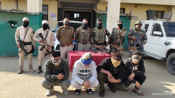 चुराचांदपुर से गिरफ्तार चार सशस्त्र बदमाशों की तस्वीर। चुराचांदपुर से गिरफ्तार चार सशस्त्र बदमाशों की तस्वीर।