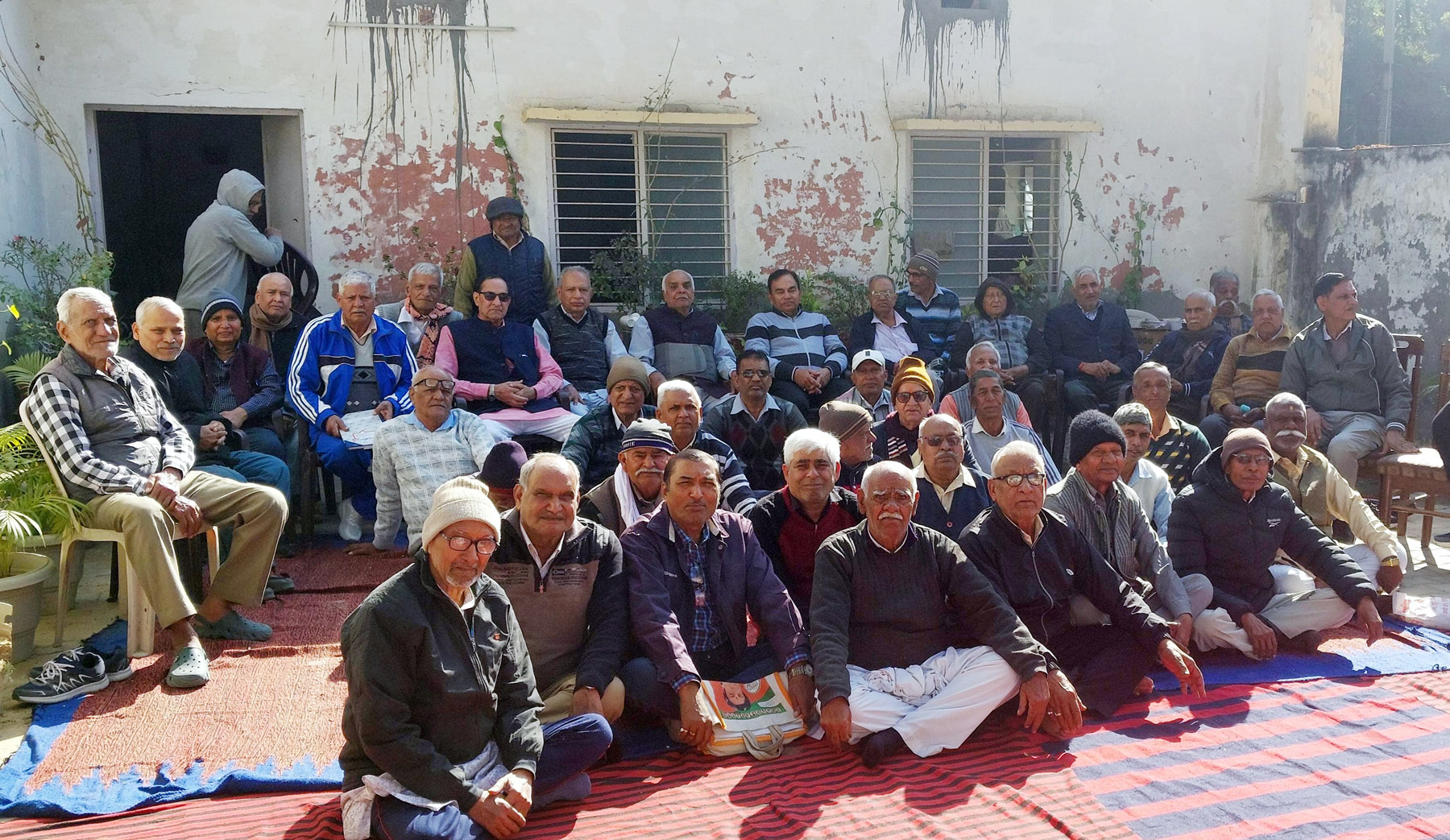 फोटो नंबर-08: हरियाणा बिजली पेंशनर वेलफेयर एसोसिएशन गुरुग्राम की मासिक मीटिंग में मौजूद पेंशनर्स। फोटो नंबर-08: हरियाणा बिजली पेंशनर वेलफेयर एसोसिएशन गुरुग्राम की मासिक मीटिंग में मौजूद पेंशनर्स।