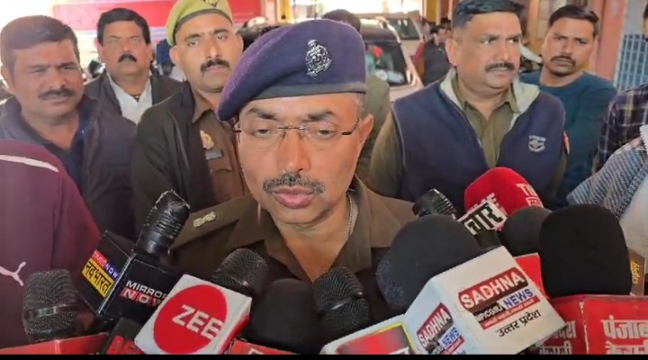 घटना की जानकारी देते एसपी सिटी घटना की जानकारी देते एसपी सिटी
