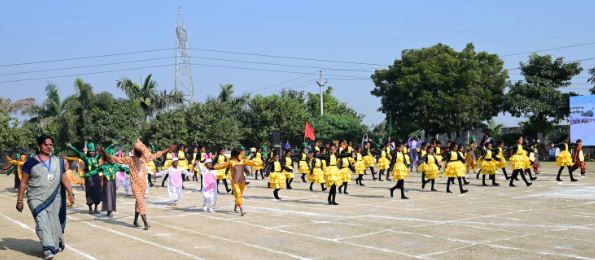 सांस्कृतिक कार्यक्रम करते बच्चे सांस्कृतिक कार्यक्रम करते बच्चे