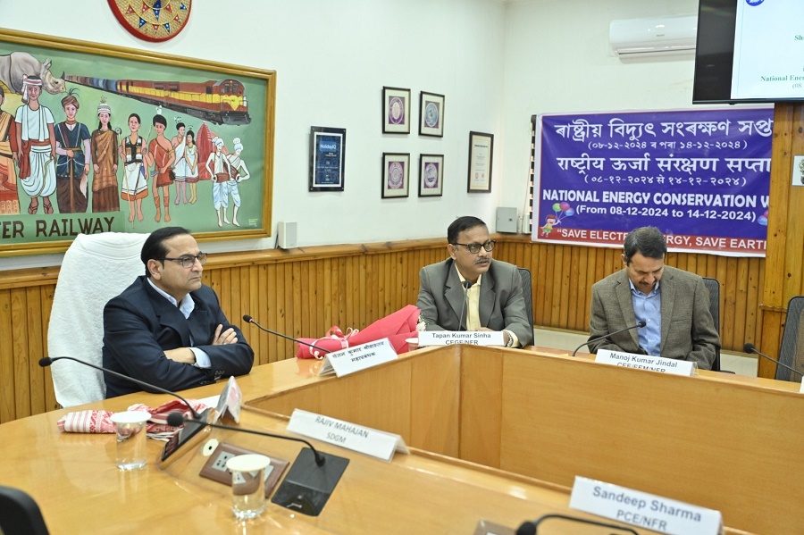 असमः पूसीरे में ‘राष्ट्रीय ऊर्जा संरक्षण दिवस’ के मद्देनजर मुख्यालय में महाप्रबंधक की उपस्थिति में आयोजित बैठक का दृश्य। असमः पूसीरे में ‘राष्ट्रीय ऊर्जा संरक्षण दिवस’ के मद्देनजर मुख्यालय में महाप्रबंधक की उपस्थिति में आयोजित बैठक का दृश्य।